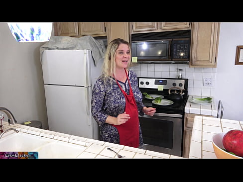 ❤️ Madrastra ordeñándole en la cocina antes de su cita ❌ Video de porno en es.mysexgamer.ru ❌️