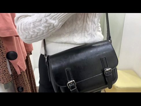❤️ Masturbación pública de la joven zorra FeralBerry con un consolador en el probador ❌ Video de porno en es.mysexgamer.ru ❌️
