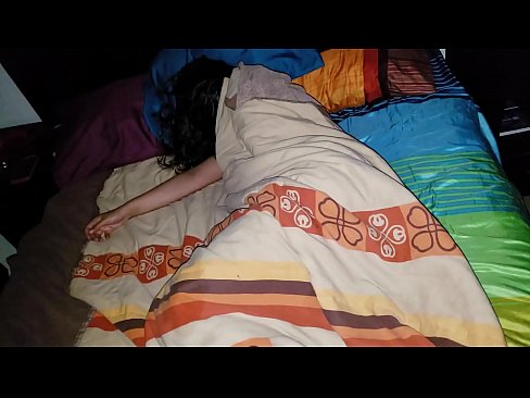 ❤️ Hijastro regañando a su joven madrastra mientras duerme ❌ Video de porno en es.mysexgamer.ru ❌️